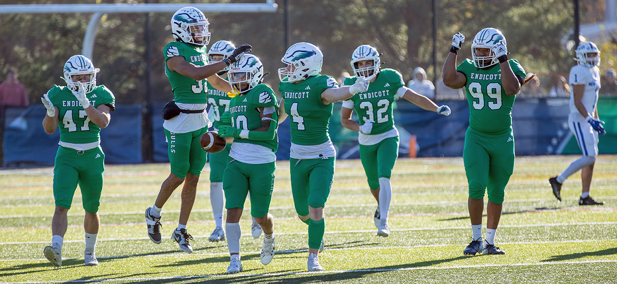 GAMEDAY CENTRAL: No. 14/14 Endicott Hosts No. 11/13 Cortland in NCAA First Round