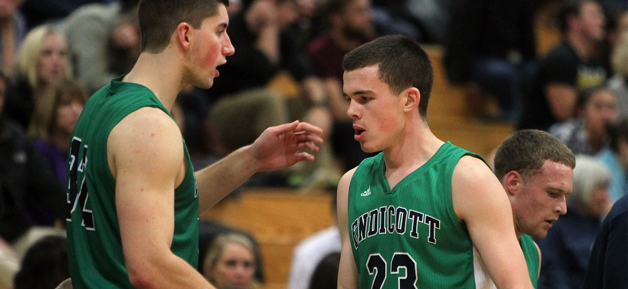 Endicott Outlasts Curry to End Three-Game Skid
