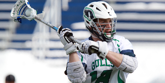 Fourth quarter comeback fuels Endicott’s 11-10 victory over Wentworth