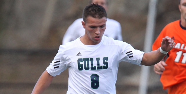 Gulls Edged by Roger Williams as CCC Play Begins