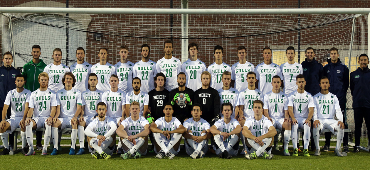 Photo of the 2016 Endicott men's soccer team. 