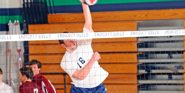 Men's volleyball splits on day one of Endicott Invitational