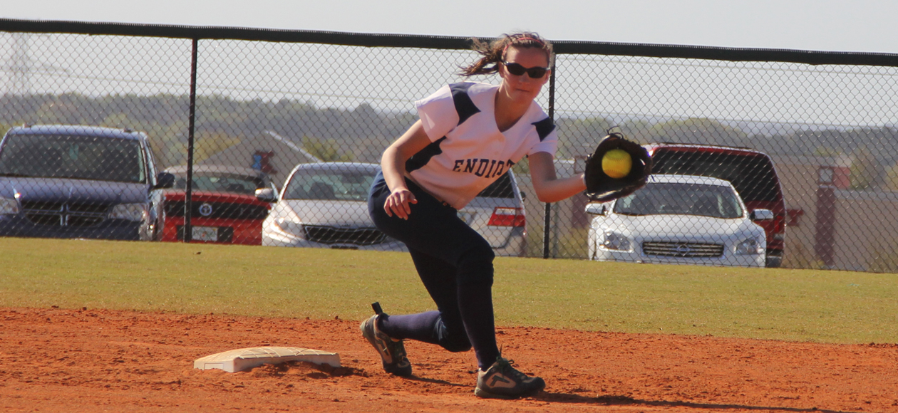 Softball Splits in Non-Conference Matchup at Brandeis
