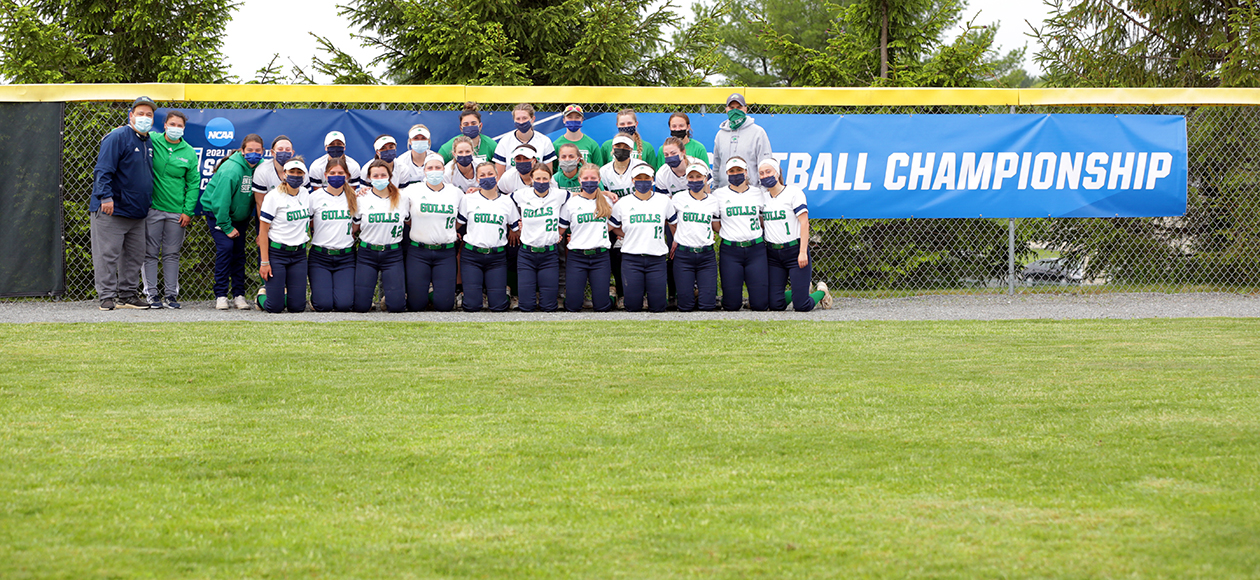 NCAA TOURNAMENT: Endicott Bows Out Against Eastern Connecticut State, 7-4