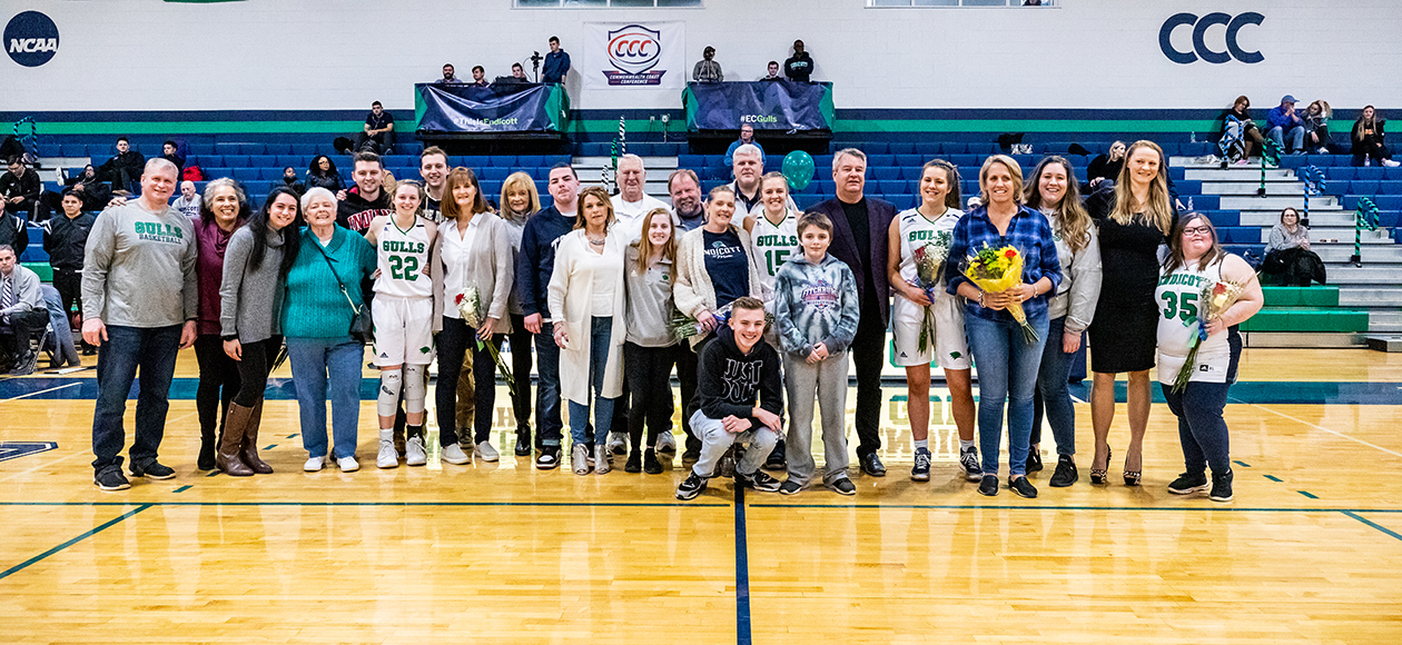 Women’s Basketball Pulls Away From Curry On Senior Day, 75-53
