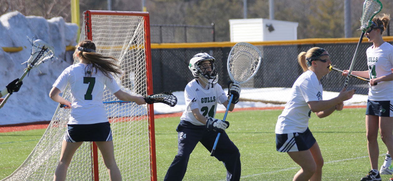 Gulls Edge UNE 14-9 with Six Point Effort from Lennon