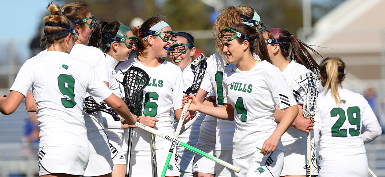 Gulls Advance To CCC Championship With 14-10 Victory Over UNE