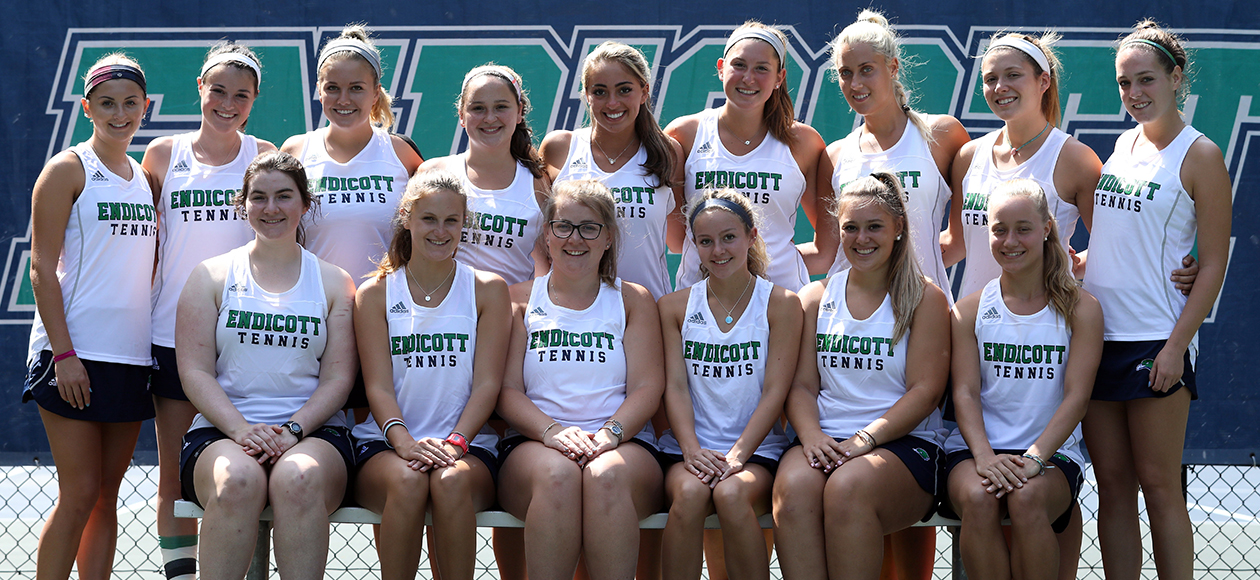 Endicott women's tennis team photo.
