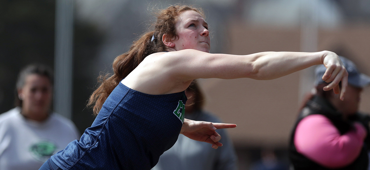 Nicole D'Angelo throws the shot put.