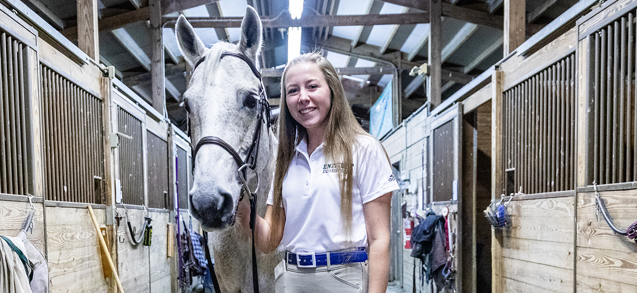 Equestrian Places Third At Babson Show; Bolduc & Putnam Qualify For Regionals 