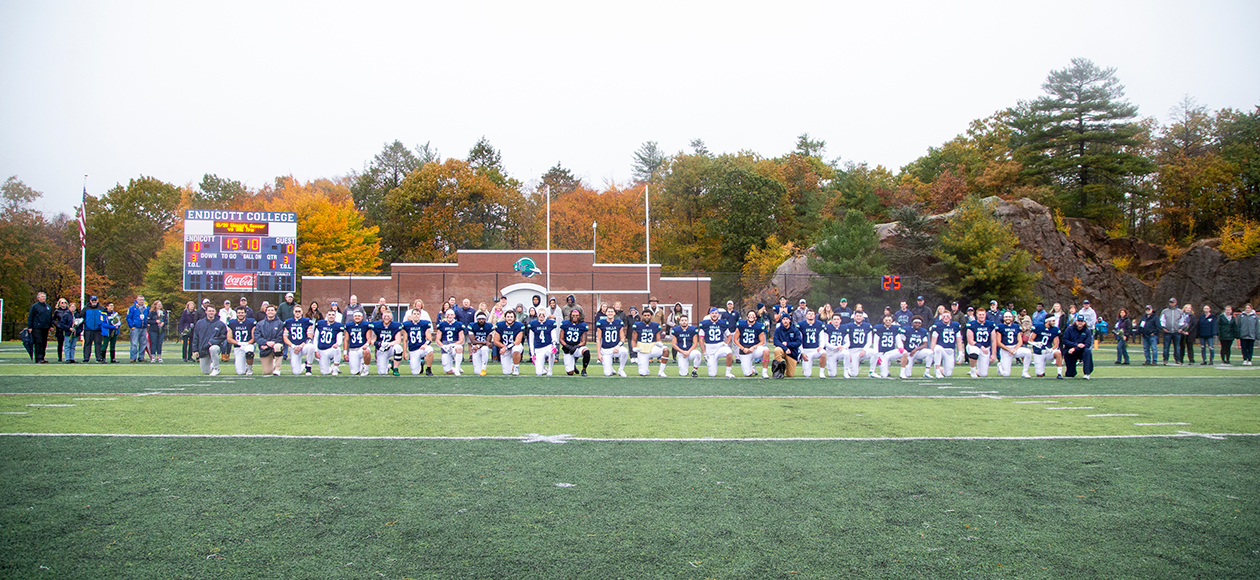 Football Outlasts UNE On Senior Day, 19-17