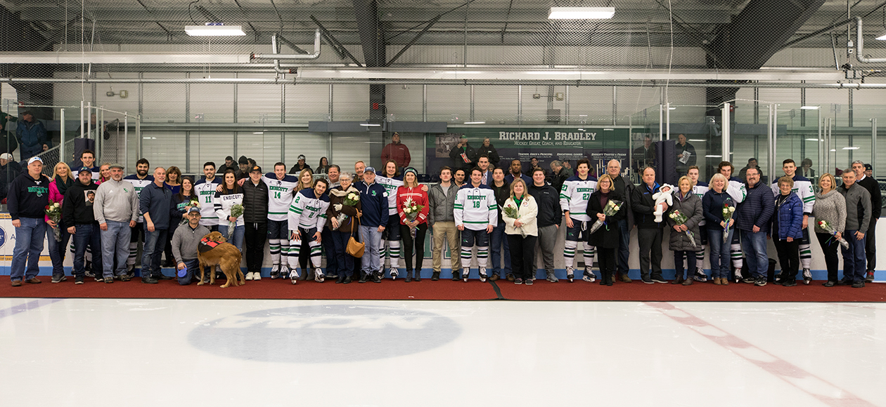 The 2018-19 Endicott men's ice hockey senior class with their families. 