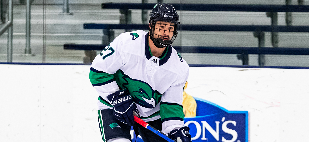 Men’s Ice Hockey Tops Western New England, 5-2; Kalinowski Collects 100th Career Point