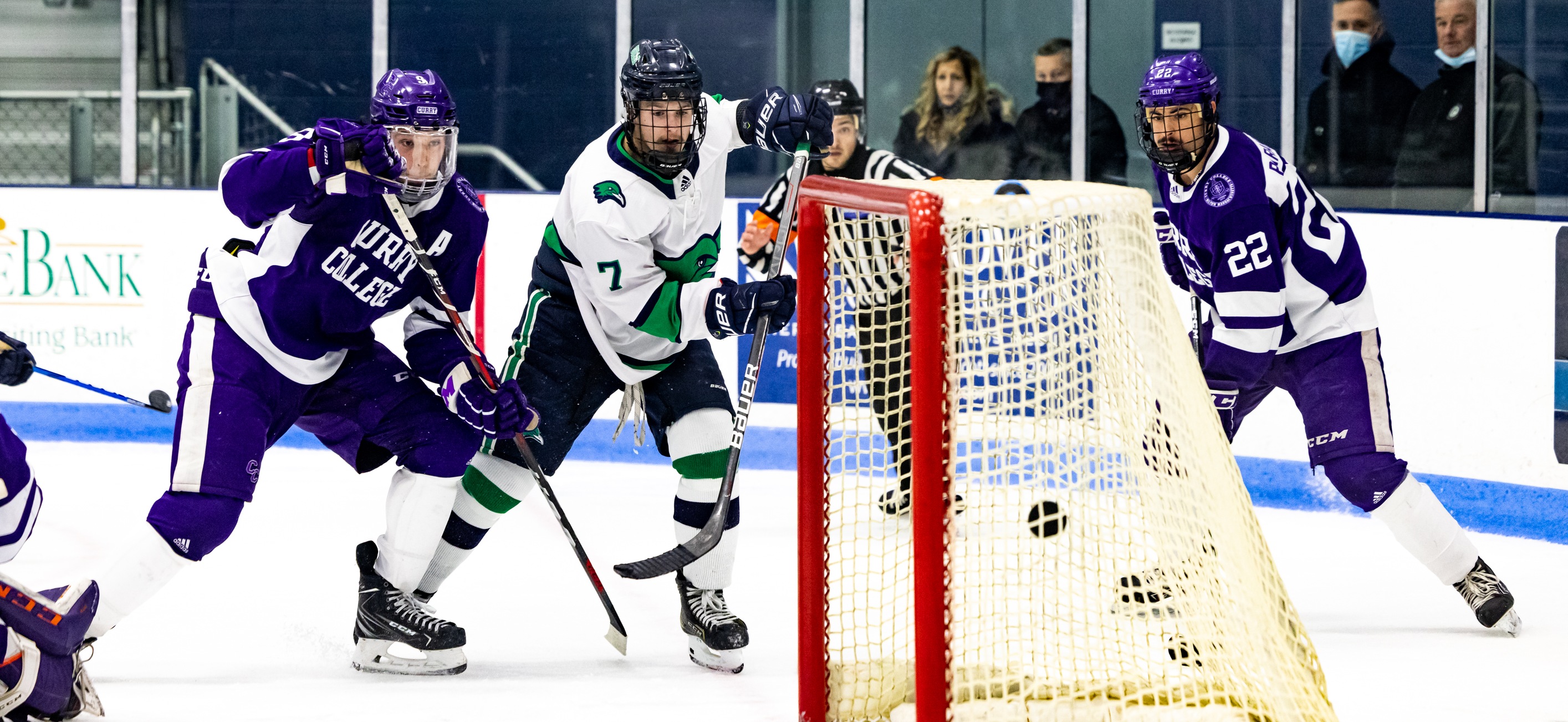No. 8 Men's Ice Hockey Knocks Off Undefeated No. 13 Curry, 5-2