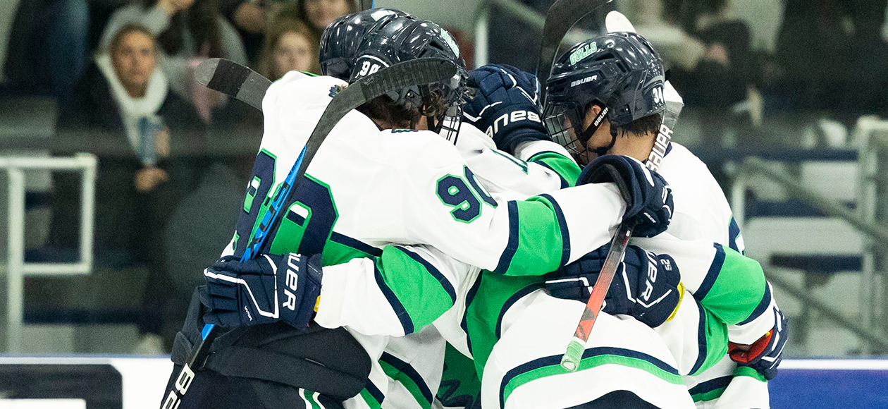 No. 7 Men’s Ice Hockey Turns Away Connecticut College, 2-1
