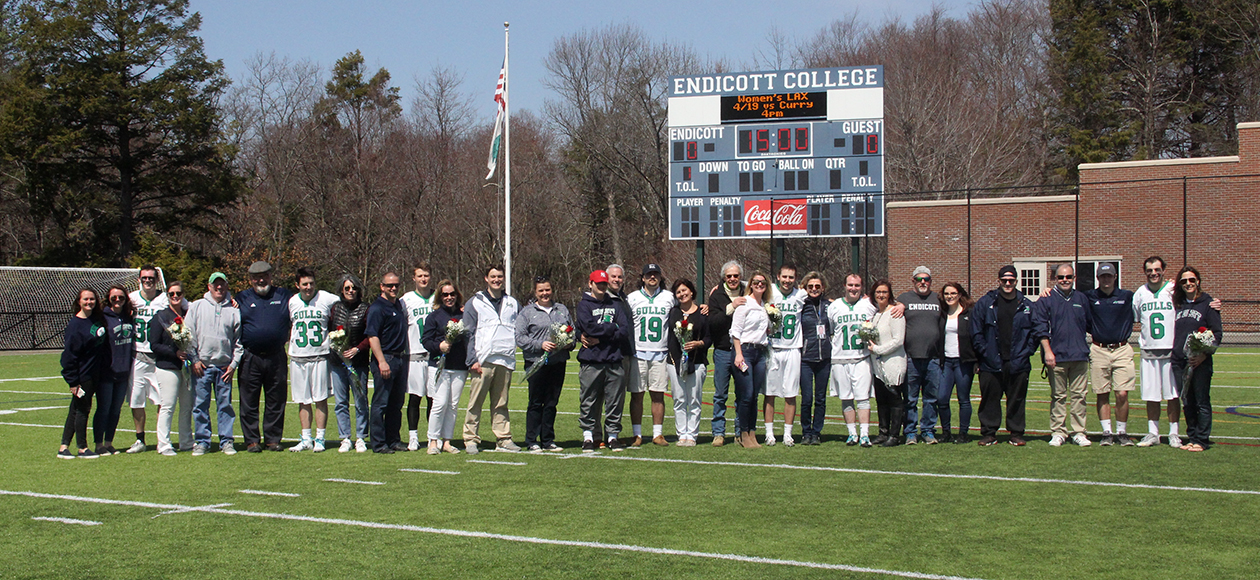 2017 men's lacrosse senior day photo with families.