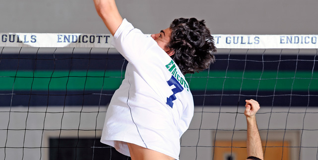 Endicott goes 2-2 at MIT Invitational over the weekend