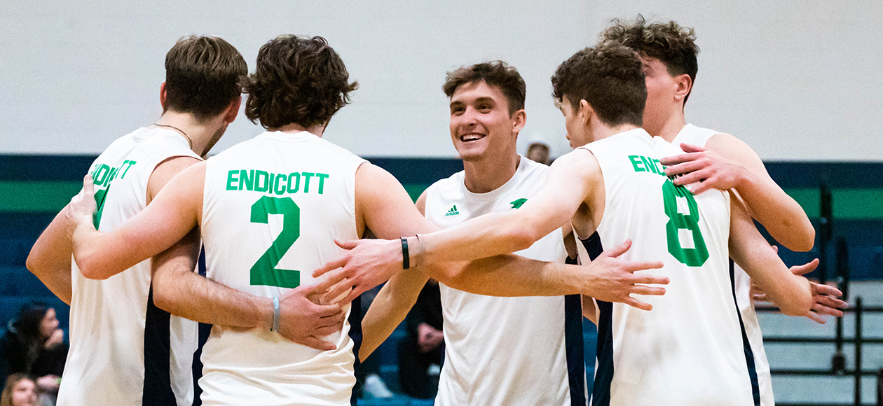 Men’s Volleyball Sweeps Regis, 3-0