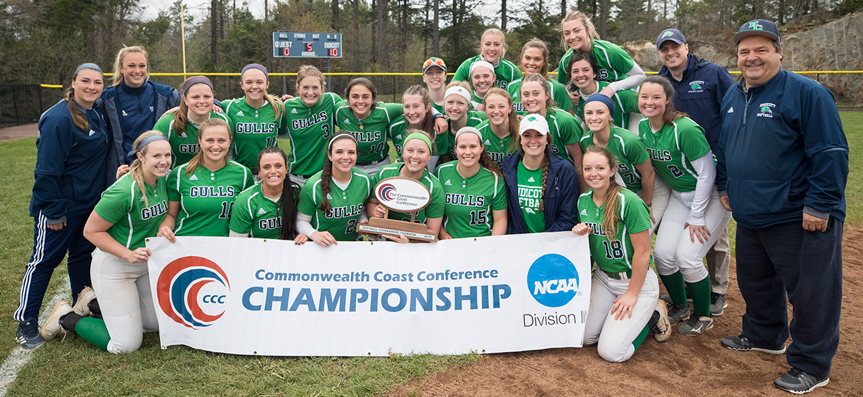The 2019 Endicott softball team and coaches with the CCC Championship trophy and banner.