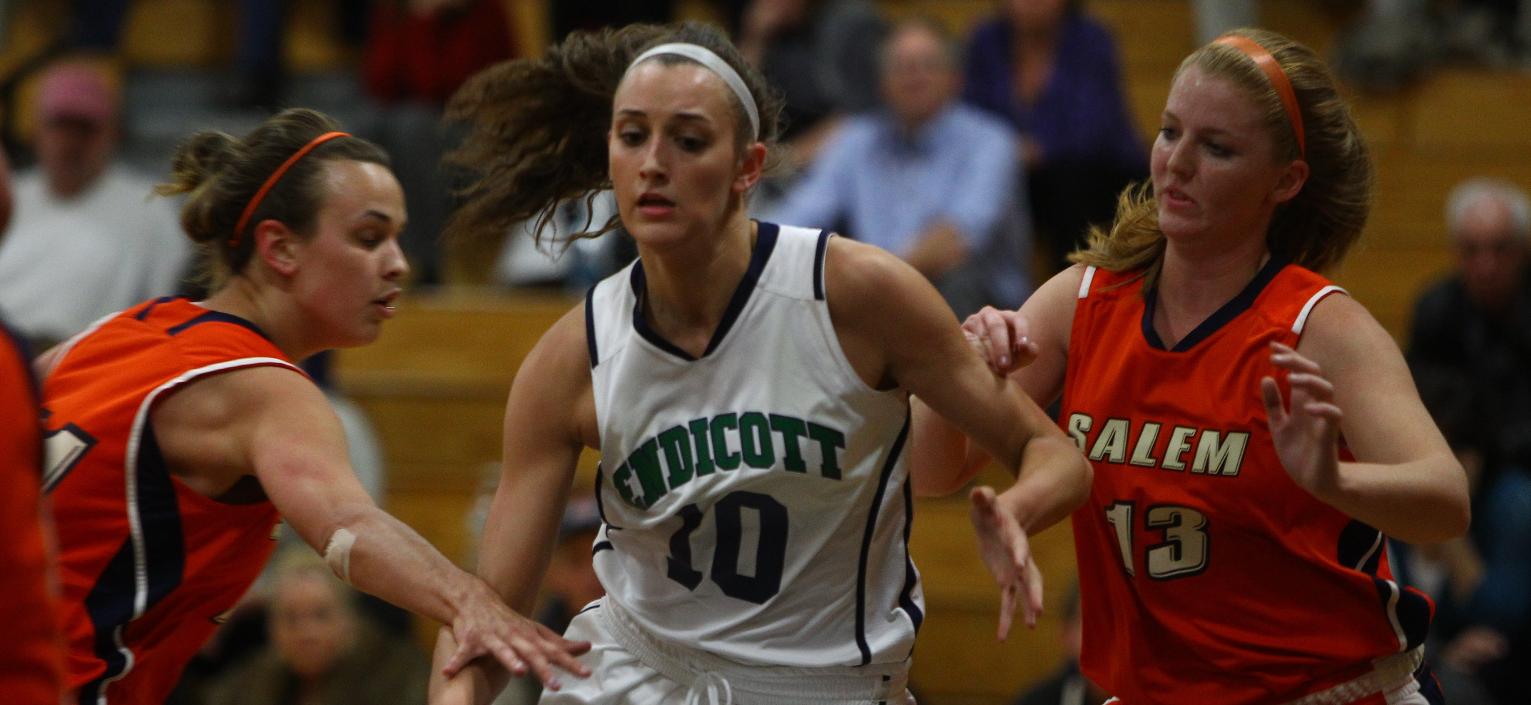 UNE Pulls Away Late to Beat Endicott 74-68