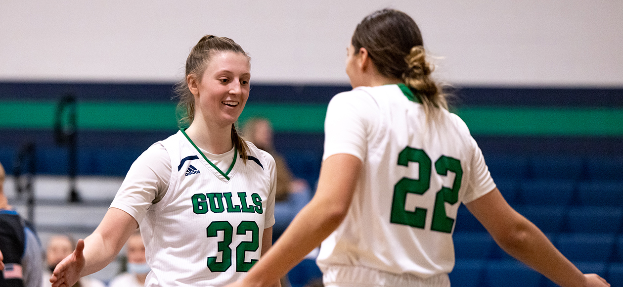 Women’s Basketball Outlasts Salve Regina, 68-59