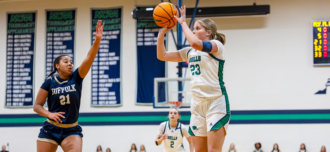 Women’s Basketball Downs Suffolk, 70-60