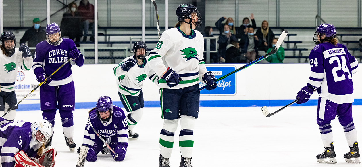 No. 7 Women's Ice Hockey Takes Care Of Curry, 3-0