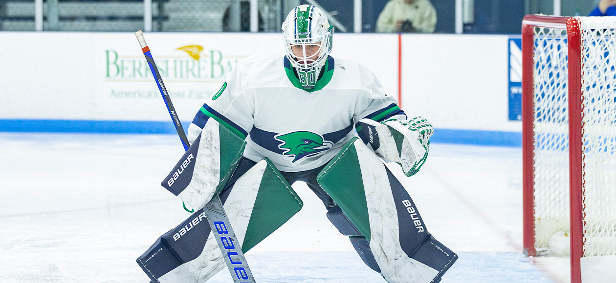 No. 1 Middlebury Tops Women's Ice Hockey, 4-2