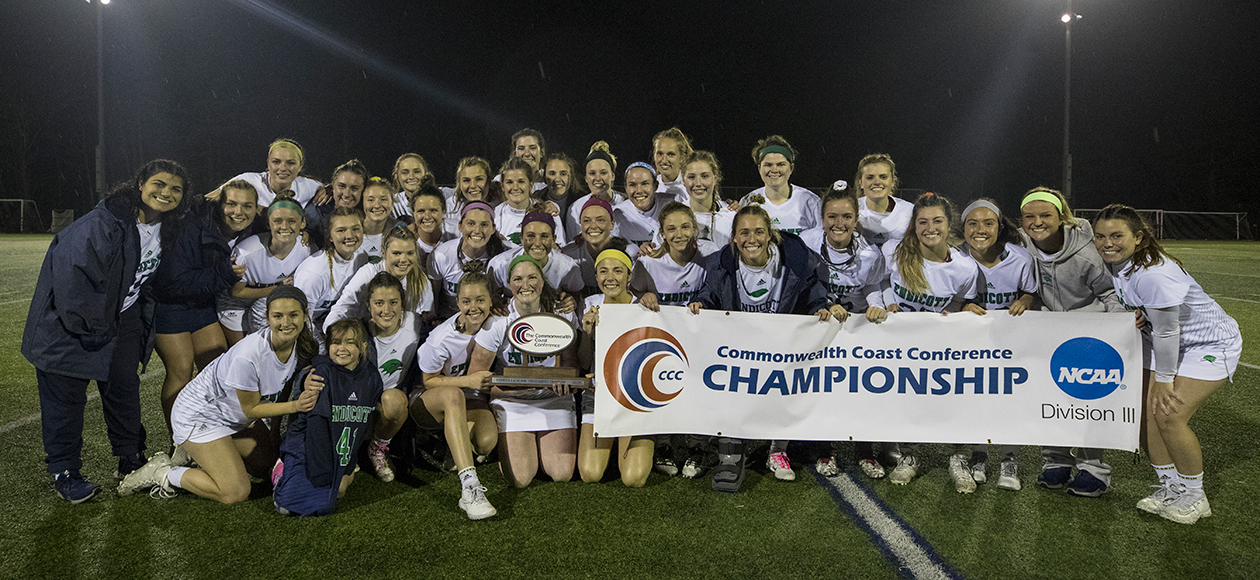 The 2019 Endicott women's lacrosse team with the CCC Championship trophy and banner. 