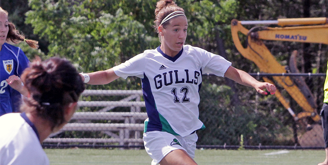 Gulls outshoot Hawks, but Roger Williams prevails 1-0