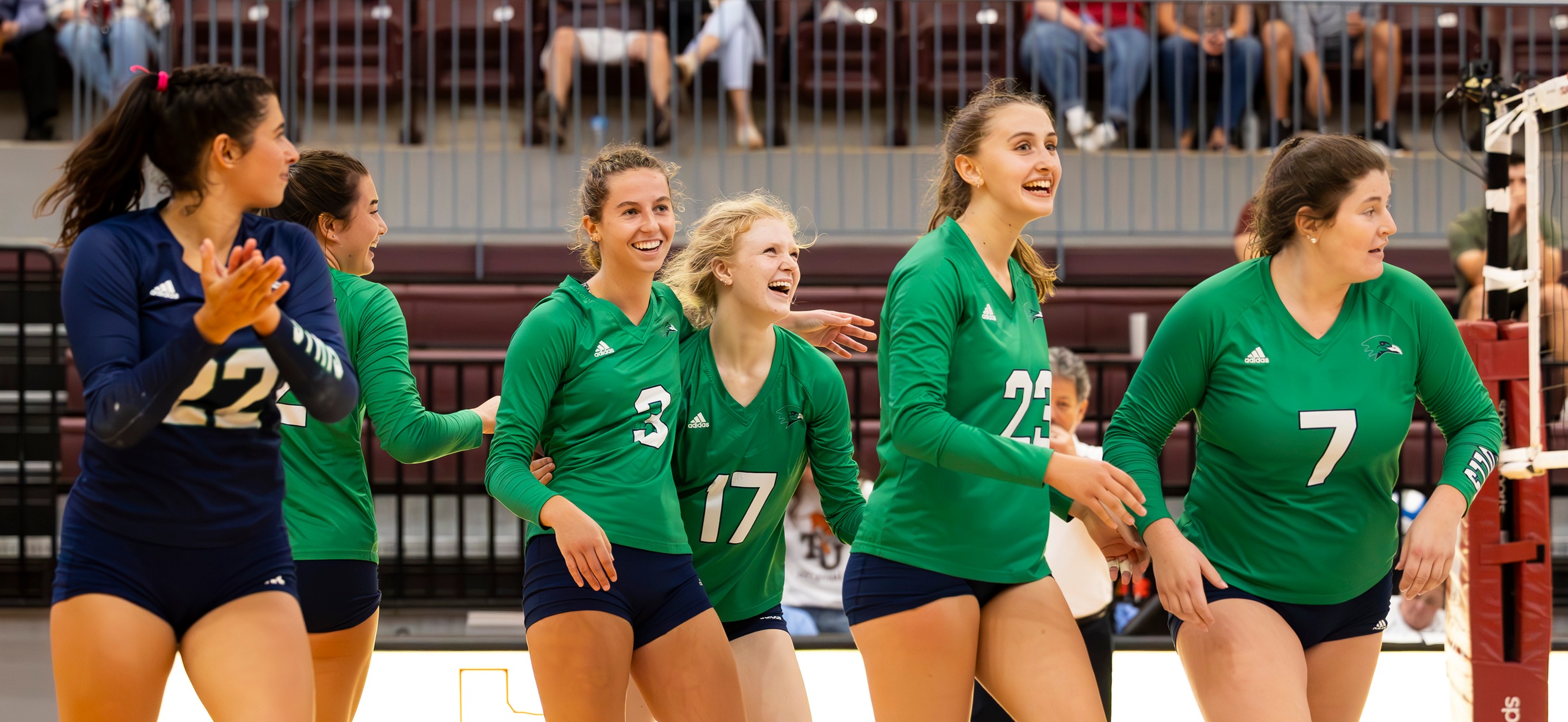 Women's Volleyball Splits Opening Matches Of Trinity Fall Classic