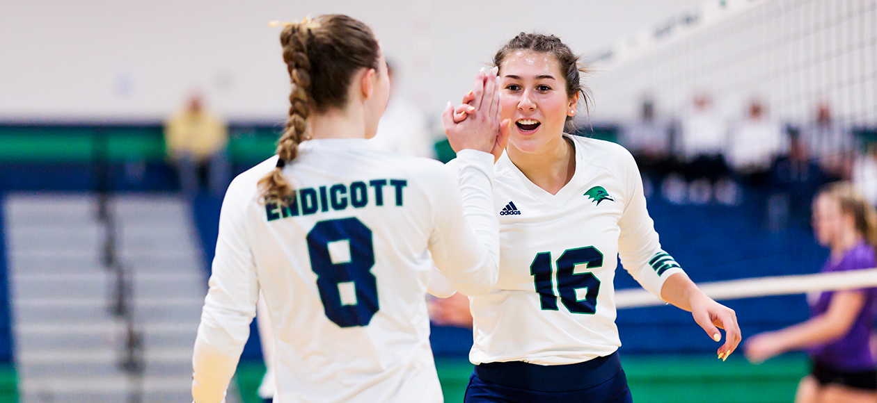 Women’s Volleyball Completes Resilient Rally Against Gordon, 3-2