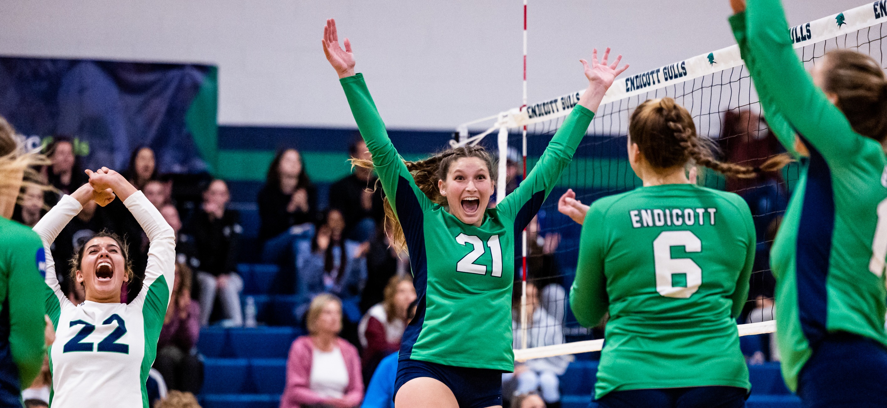 Endicott Sweeps Middlebury to Continue Homecoming Dominance