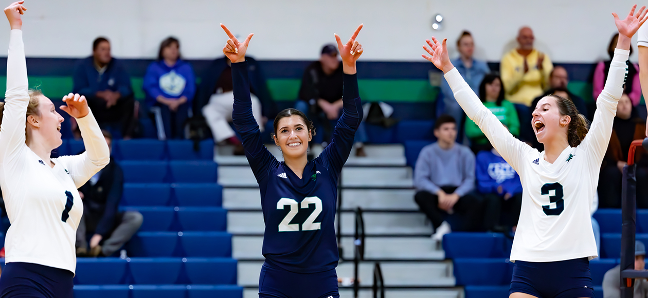 Women's Volleyball Tops UNE In CCC First Round, 3-1